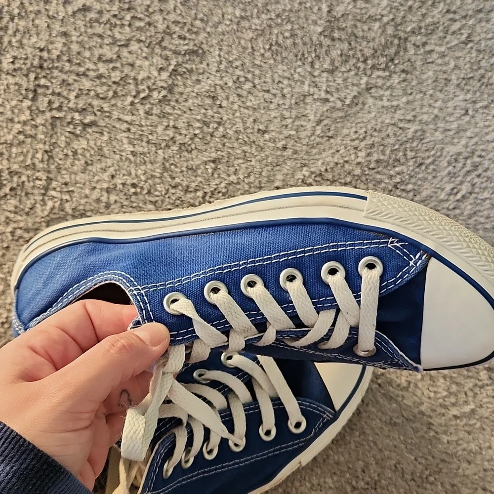 Blue low-top converse - Picture 13 of 13